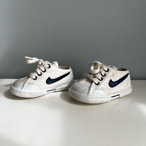 Baby Gift Nike Kids Cream and Black Vintage Heirloom Sneakers size 2